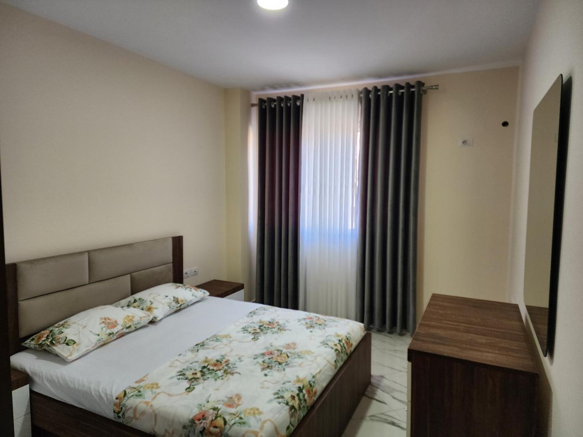 E.I.R Apartments Вльора Екстер'єр фото